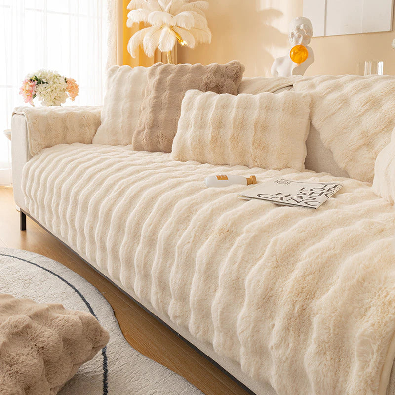"Cozy Plush Sofa Cover: Luxurious, Non-Slip and Warm - The Perfect Addition to Your Living Room Decor!"